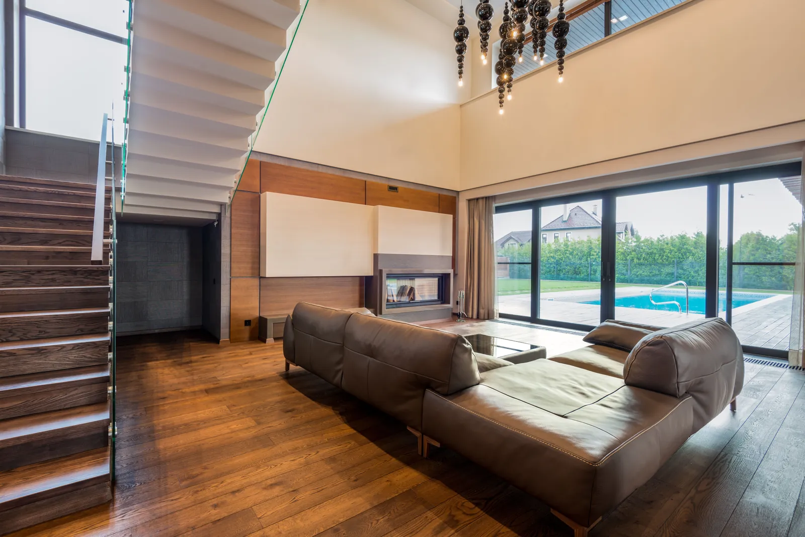 Séjour de la Villa Horizon ouvert sur la terrasse et le bassin