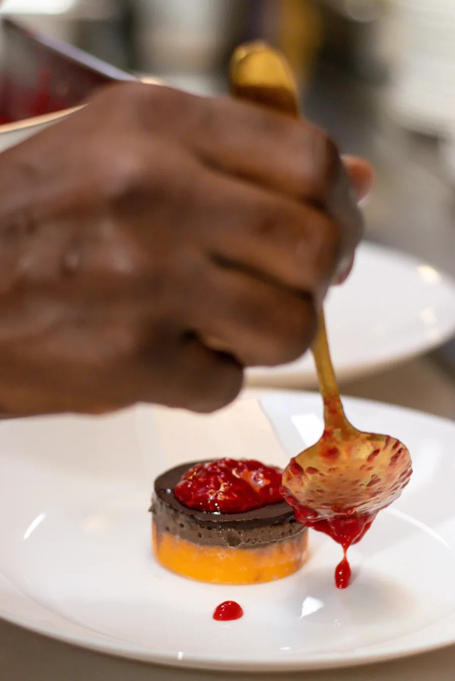 Un dessert dressé à l'assiette